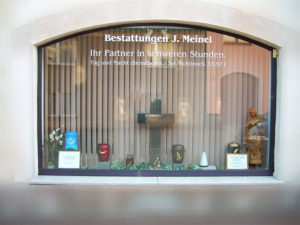 Unsere Filiale in Schöneck im Vogtlad - das Schaufenster.